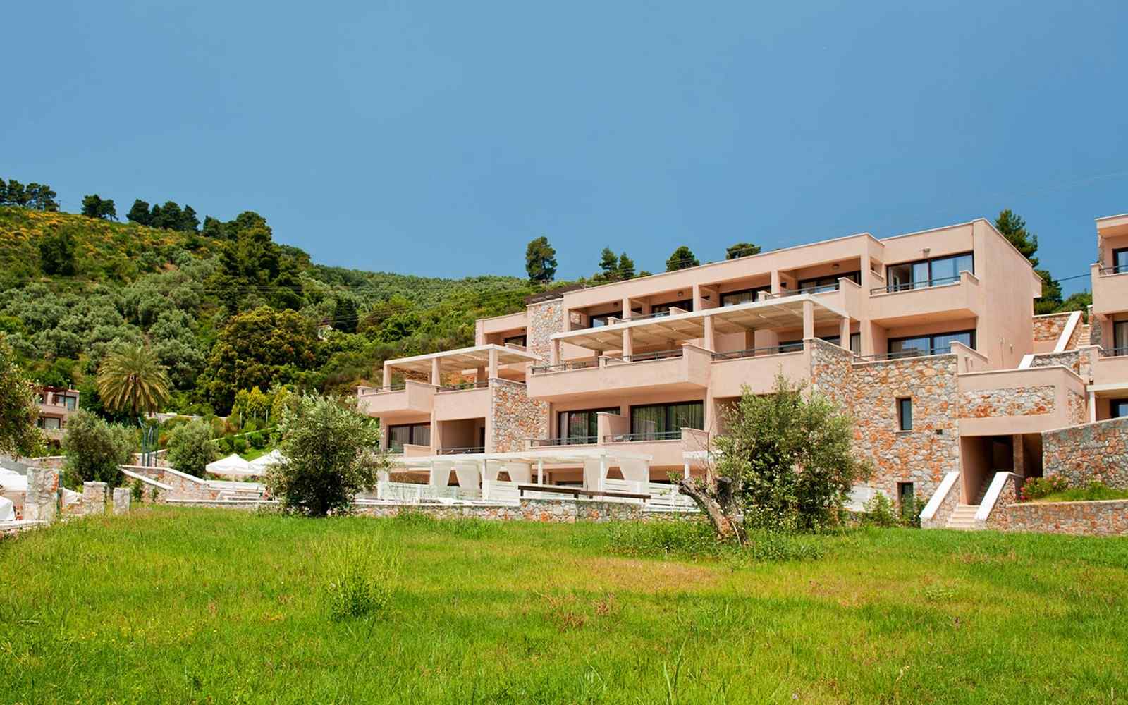https://gkountis-apartments.com/wp-content/uploads/2016/03/summer-hotel-01.jpg