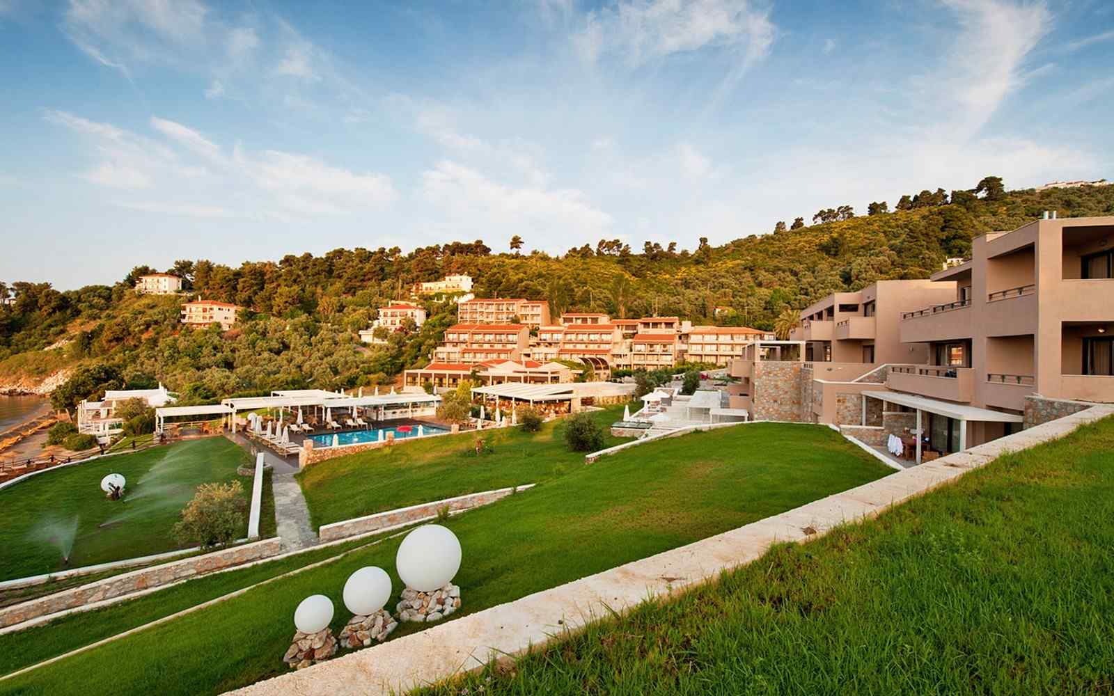 https://gkountis-apartments.com/wp-content/uploads/2016/03/summer-hotel-02.jpg