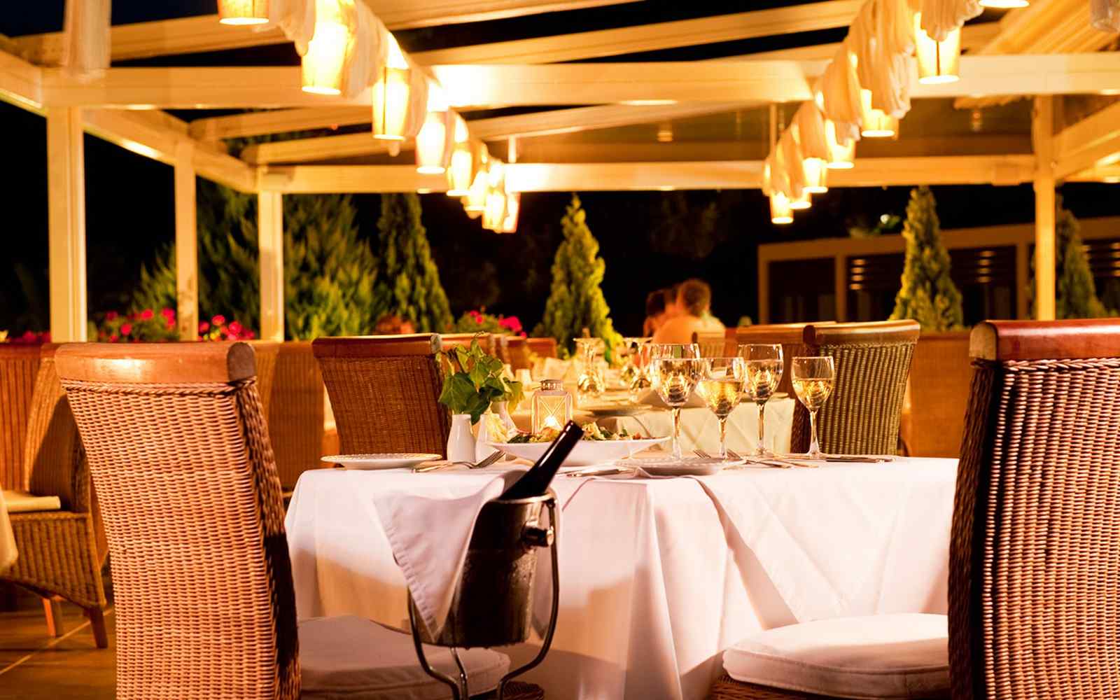 https://gkountis-apartments.com/wp-content/uploads/2016/03/summer-hotel-07.jpg