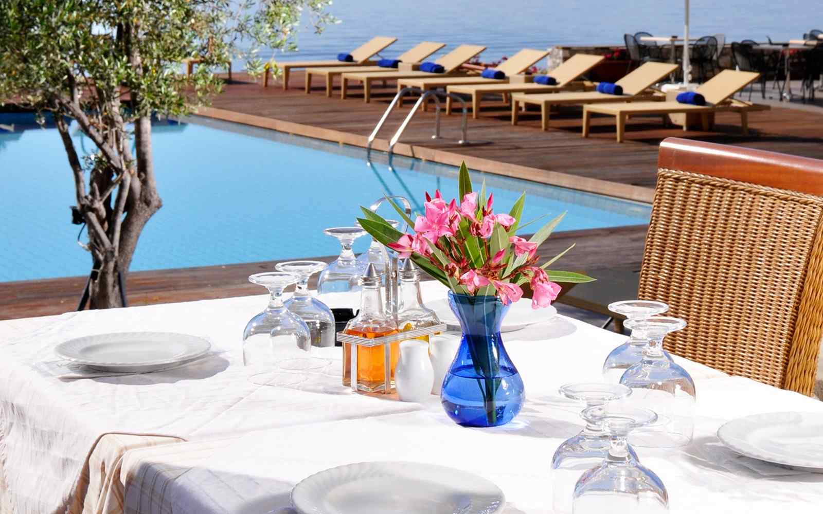 https://gkountis-apartments.com/wp-content/uploads/2016/03/summer-hotel-09.jpg