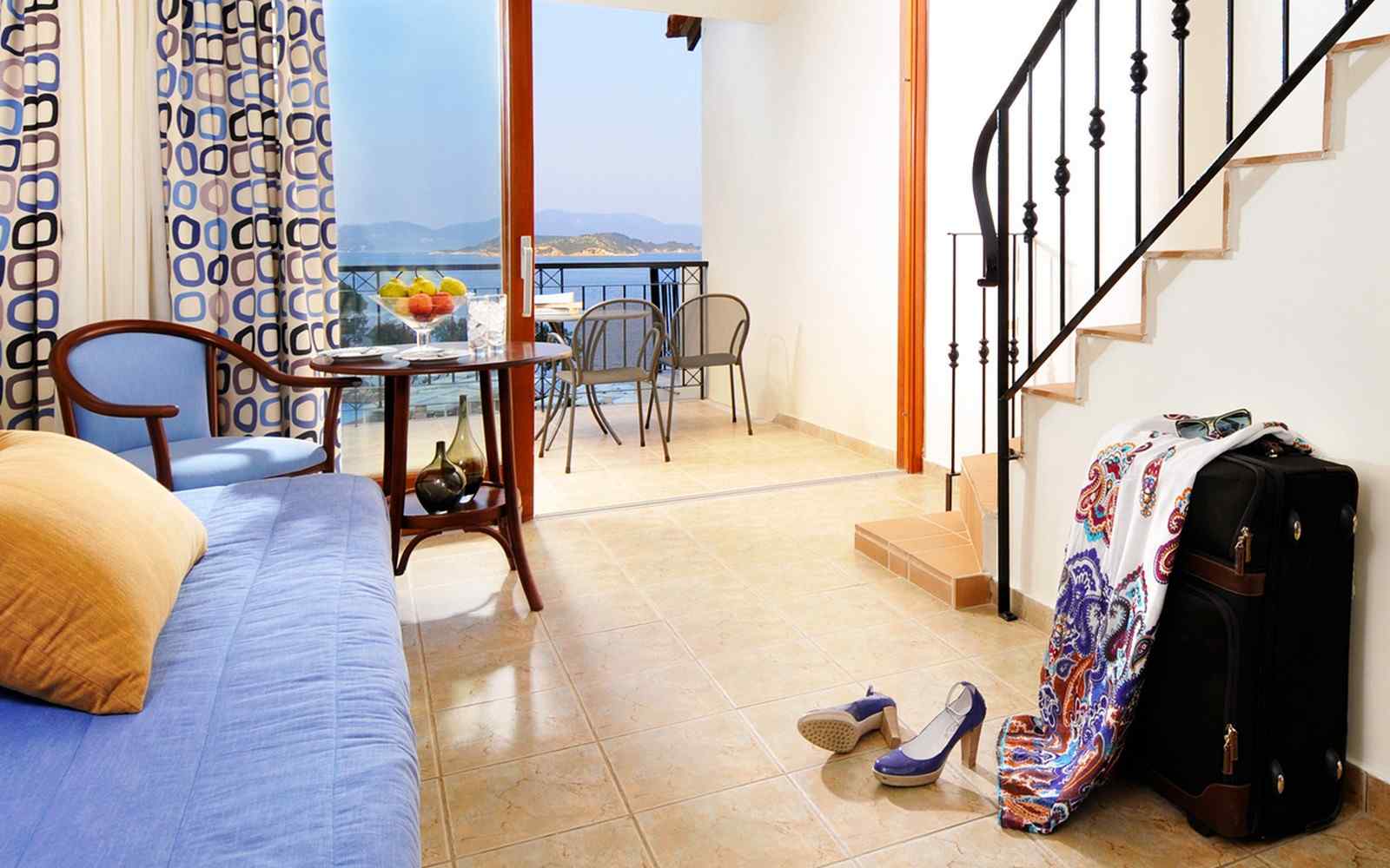 https://gkountis-apartments.com/wp-content/uploads/2016/03/summer-room-06.jpg